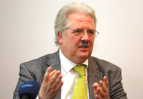 Römische Truppen in Thüringen 09.05.14 , Weimar, Pressekonferenz zu Funden aus der Römerzeit in Hachelbich im Bild: Dr.Ostritz, Präsident des Landesamtes für Denkmalpflege und Archäologie