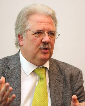 Römische Truppen in Thüringen 09.05.14 , Weimar, Pressekonferenz zu Funden aus der Römerzeit in Hachelbich im Bild: Dr.Ostritz, Präsident des Landesamtes für Denkmalpflege und Archäologie