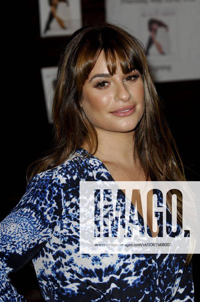 Stockfoto Lea Michele Lea Michele Signs Her Book Brunet