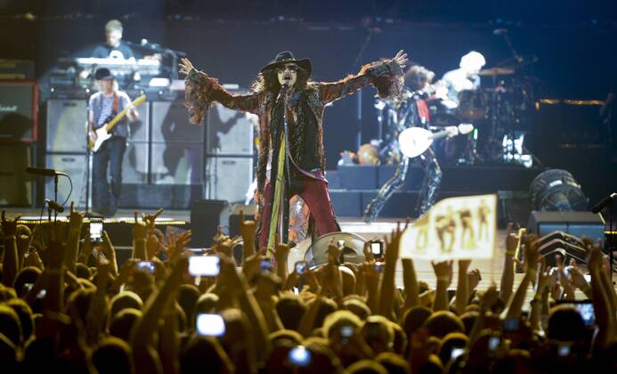 ITAR-TASS: MOSCOW, RUSSIA. MAY 24, 2014. Aerosmith s frontman Steven Tyler performs at Moscow s Olympiysky Sports Complex.  premiumd 0530