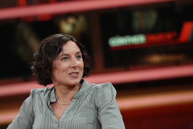 Juli Zeh (Schriftstellerin, Juristin) in der ARD-Talkshow GÜNTHER JAUCH am 25.05.2014 in Berlin Thema der Sendung: Die Denkzettel-Wahl Ð Abrechnung mit Europa?