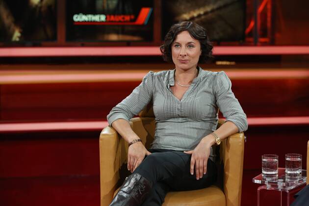 Juli Zeh (Schriftstellerin, Juristin) in der ARD-Talkshow GÜNTHER JAUCH am 25.05.2014 in Berlin Thema der Sendung: Die Denkzettel-Wahl Ð Abrechnung mit Europa?
