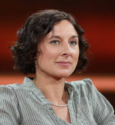 Juli Zeh (Schriftstellerin, Juristin) in der ARD-Talkshow GÜNTHER JAUCH am 25.05.2014 in Berlin Thema der Sendung: Die Denkzettel-Wahl Ð Abrechnung mit Europa?