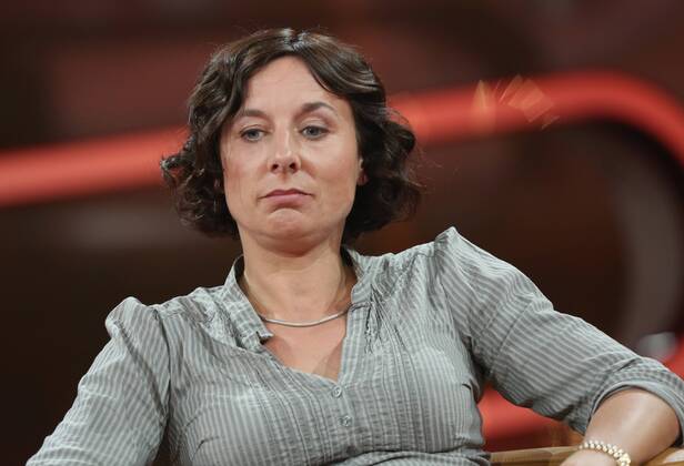 Juli Zeh (Schriftstellerin, Juristin) in der ARD-Talkshow GÜNTHER JAUCH am 25.05.2014 in Berlin Thema der Sendung: Die Denkzettel-Wahl Ð Abrechnung mit Europa?