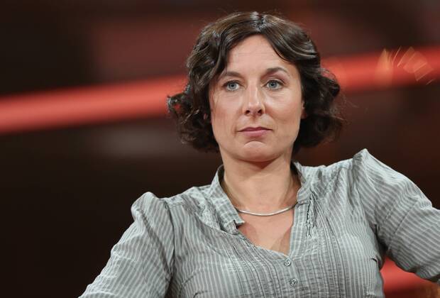 Juli Zeh (Schriftstellerin, Juristin) in der ARD-Talkshow GÜNTHER JAUCH am 25.05.2014 in Berlin Thema der Sendung: Die Denkzettel-Wahl Ð Abrechnung mit Europa?