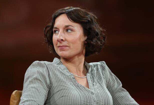 Juli Zeh (Schriftstellerin, Juristin) in der ARD-Talkshow GÜNTHER JAUCH am 25.05.2014 in Berlin Thema der Sendung: Die Denkzettel-Wahl Ð Abrechnung mit Europa?