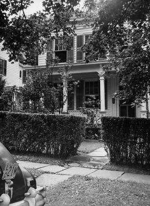 Sep. 15, 1950 - Princeton, NJ, U.S. - Professor ALBERT EINSTEIN was a German theoretical physicist regarded as the greatest scientist of the 20th century. He proposed the theory of relativity and made contributions to the development of quantum mechanics, statistical mechanics, and cosmology. He was awarded the 1921 Nobel Prize for Physics. PICTURED: Einstein s house in Princeton. Princeton United States of America - ZUMAk09
