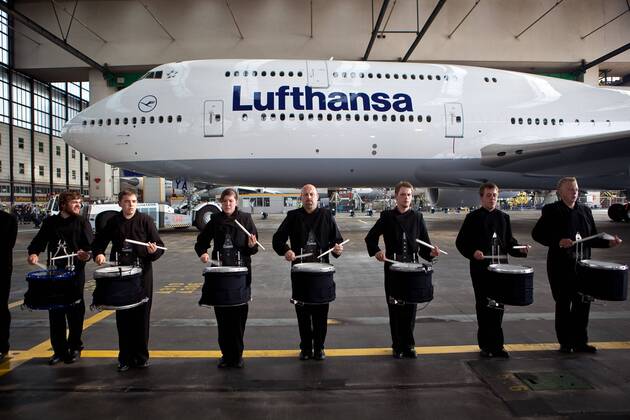 Vorstellung Präsentation Lufthansa Boeing 747-8, Frankfurt Flughafen, Frankfurt, Bild x von 34 Frankfurt, (für LOK), 02.05.2012 Vorstellung Präsentation Lufthansa Boeing 747-8, Frankfurt Flughafen, Frankfurt, im Bild: neue Lufthansa Boeing 747-8 im Hangar, Präsentation mit Musik,