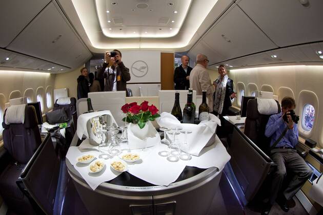 Vorstellung Präsentation Lufthansa Boeing 747-8, Frankfurt Flughafen, Frankfurt, Bild x von 34 Frankfurt, (für LOK), 02.05.2012 Vorstellung Präsentation Lufthansa Boeing 747-8, Frankfurt Flughafen, Frankfurt, im Bild: First Class Bereich in der neuen Lufthansa Boeing 747-8,