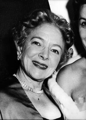Apr 16, 1971; Hollywood, CA, USA; The presentations of Hollywood Oscars took place last night. HELEN HAYES made Academy Award history by becoming the only performer in the 43 yea old history of the event to win both Supporting Actress and Best Actress titles. They came 40 years apart, her first award for best actress came in 1931-2 in The Sin of Madelon Claudet and her performance in Airport won her this year s Best Supporting Actress award. The picture shows Helen whose performance in airport won her this year s Best Supporting Actress award. Hollywood USA - ZUMAk09