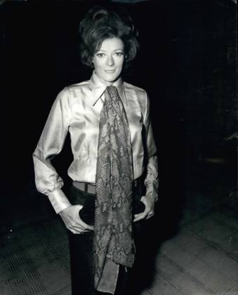 OSCARS. Beste Hauptdarstellerin. Preisträgerinnen 1961-1970 Apr. 04, 1970 - Maggie Smith wins Oscar: Actress Maggie Smith 34, won an Oscar for her part in the film The Prime of Miss Jean Brodie, in which she played the part of a spinster Schoolteacher. The awards were made in Hollywood last night. MissSmith opens in a new play at the Old Vic this evening called The Beaux Stratagem. Maggie Smith seen at the old Vic this evening - for her first night in a new play. - ZUMAk09