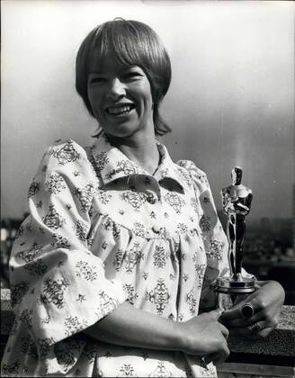 OSCARS. Beste Hauptdarstellerin. Preisträgerinnen 1971-1980 Apr. 20, 1976 - Glenda Jackson - ZUMAk09