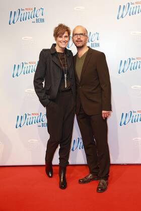 Christoph Maria Herbst und seine Ehefrau Gisi bei der Das Wunder von Bern Musical Premiere am 23.11.2014 in Hamburg Das Wunder von Bern Musical Premiere in Hamburg, 2014
