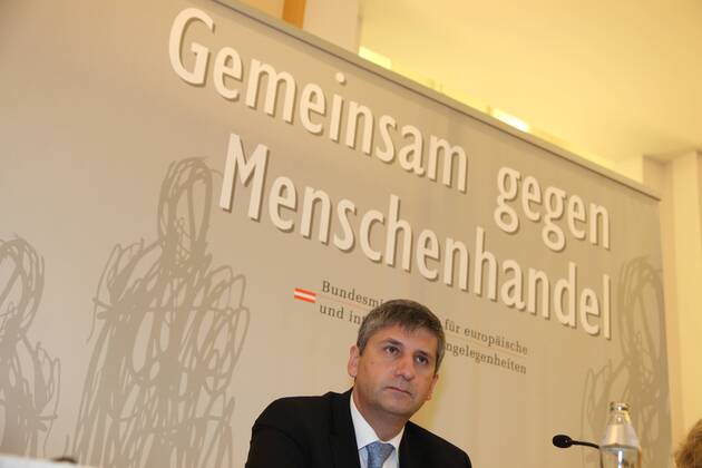 PK gegen Menschenhandel Wien, 16. 10. 2009 Michael SPINDELEGGER