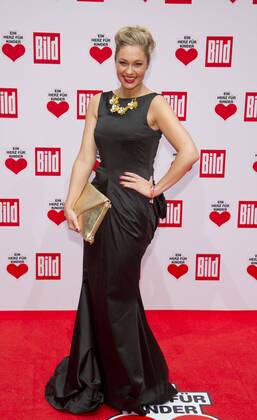 Ruth MOSCHNER, Moderatorin, Roter Teppich, Red Carpet Show, Ein Herz fuer Kinder - TV Spendengala in Berlin, Deutschland am 06.12.2014.