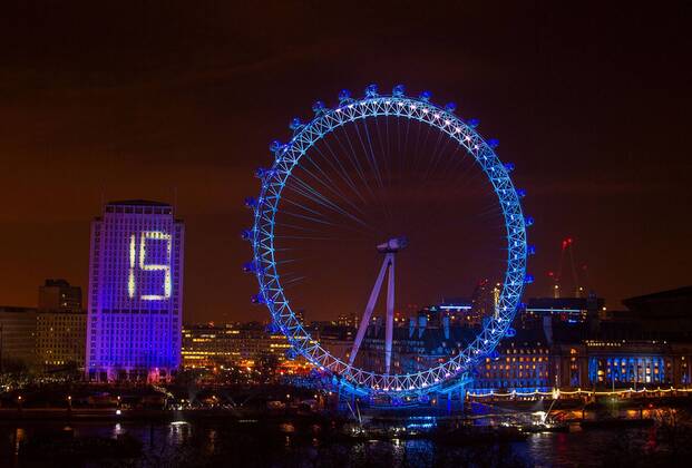 01.01.2015 , London GB Great Britain England, Feuerwerk zum Jahreswechsel Silvester Sylvester Silvesterfeuerwerk Sylvesterfeuerwerk , NYE , New Years Eve Evening , London Themse River Eye Wheel Riesenrad Stadt Metropole 2015
