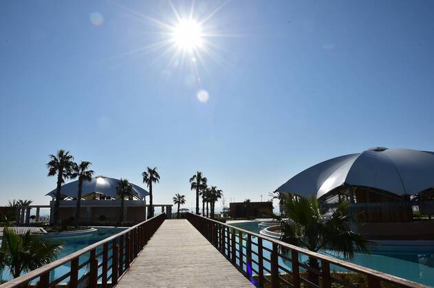 17.01.2015 --- Fussball - 2. Bundesliga - Saison 2014 2015 --- SpVgg Greuther Fürth Fuerth --- Trainingslager Wintertrainingslager Belek Türkei --- WoZi --- Hotel Kaya Palazzo Gold Resort - Poolanlage Trainingslager SpVgg Greuther Fürth