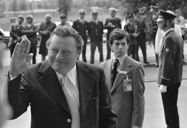 Fussball Weltmeisterschaft 1974 Finale Deutschland - Holland 07.07.1974 Franz-Josef STRAUSS (CSU) kommt gut gelaunt zum Olympiastadion. FOTO: WEREK Pressebildagentur xxNOxMODELxRELEASExx Fussball WM 1974 Finale: Strauss