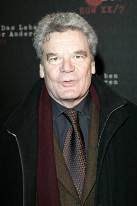 DAS LEBEN DER ANDEREN Premiere - Ankunft - Berlin Joachim Gauck bei der Ankunft der Premiere DAS LEBEN DER ANDEREN im Cinemaxx am 15.03.2006 in Berlin.