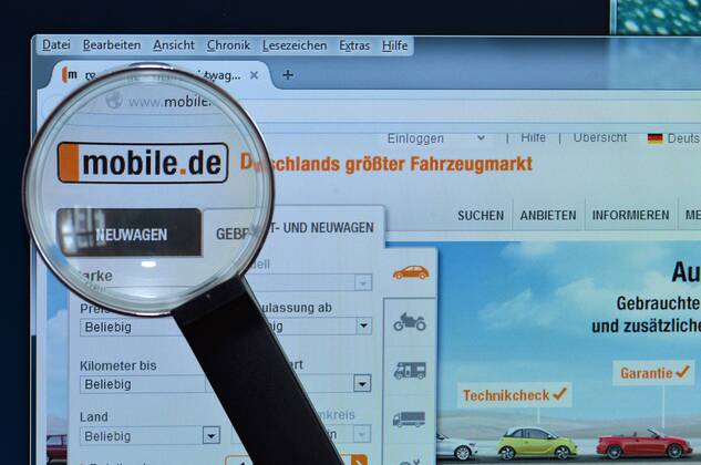 mobile.de, homepage, Bildschirm, Lupe mobile.de homepage Bildschirm Lupe