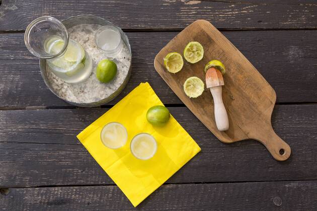 Preparing of homemade lime lemonade  SARF001559