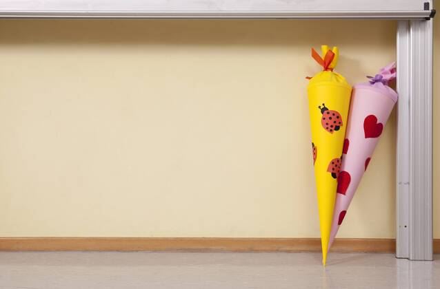 IMAGO Creative: Gesellschaft, Schule, Schulanfang Sugar cones in classroom property released  MFRF000091