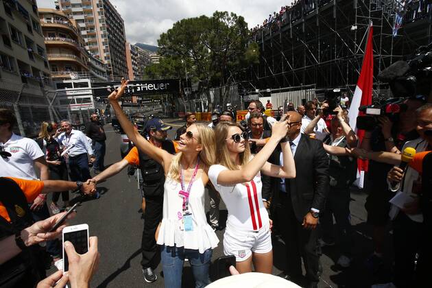 Motorsports: FIA Formula One World Championship 2015, Grand Prix of Monaco Motorsports: FIA Formula One World Championship 2015, Grand Prix of Monaco, Poppy Delevingne and Cara Delevingne HOCHxZWEI