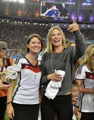 13.07.2014, Fussball WM 2014 - Finale: - Deutschland - Argentinien in Rio de Janeiro, Maracana Stadion. v.l. Kathrin Gilch, Freundin von Torwart Manuel Neuer (Deutschland) und Sarah Brandner, Freundin von Bastian Schweinsteiger (Deutschland) 13 07 2014 Football World Cup 2014 Final Germany Argentina in Rio de Janeiro Mara Cana Stadium v l Kathrin Gilch Girlfriend from Goalkeeper Manuel later Germany and Sarah Brandner Girlfriend from Bastian Schweinsteiger Germany 13 07 2014 Fussball WM 2014 Finale Deutschland Argentinien in Rio de Janeiro Maracana St 13 07 2014 Fussball WM 2014 Finale Deutschland Argentinien in Rio de Janeiro Maracana St