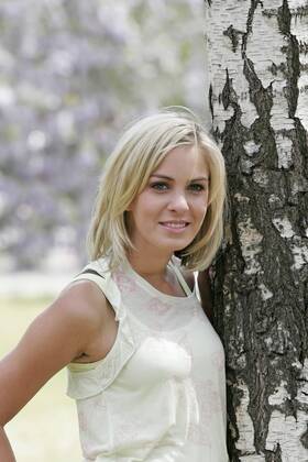 Jasmin Weber beim GZSZ-Fototermin in Potsdam Babelsberg am 08.05.2007 GZSZ Fototermin