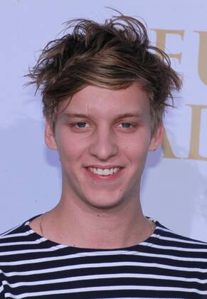 George Ezra, Deutscher Radiopreis Zum sechsten Mal wurde heute der Deutsche Radiopreis verliehen. In der Show am Abend im Hamburger Hafen Schuppen 52, Australiastraße 52 B, traten Stars wie die Band a-ha sowie die Sänger Olly Murs, George Ezra, Kwabs, Rea Garvey und Sarah Connor auf. In elf Kategorien gingen insgesamt 33 Nominierte ins Rennen. Hamburg 03 0 2015