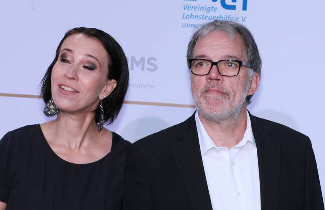 Wolfgang Trepper Comedian mit Ehefrau Kerstin, Deutscher Radiopreis Zum sechsten Mal wurde heute der Deutsche Radiopreis verliehen. In der Show am Abend im Hamburger Hafen Schuppen 52, Australiastraße 52 B, traten Stars wie die Band a-ha sowie die Sänger Olly Murs, George Ezra, Kwabs, Rea Garvey und Sarah Connor auf. In elf Kategorien gingen insgesamt 33 Nominierte ins Rennen. Hamburg 03 0 2015