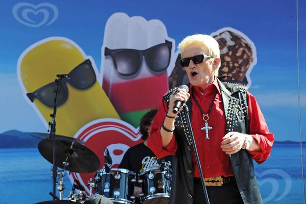 Sänger Heino Kramm. Sänger Heino Kramm während eines Konzertes anläßlich des 80. Geburtstages von Langnese am 30.08.2015 im Europapark Rust.