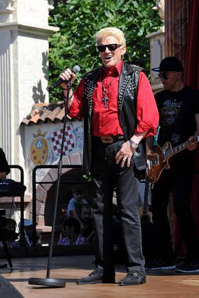 Sänger Heino Kramm. Sänger Heino Kramm während eines Konzertes anläßlich des 80. Geburtstages von Langnese am 30.08.2015 im Europapark Rust.