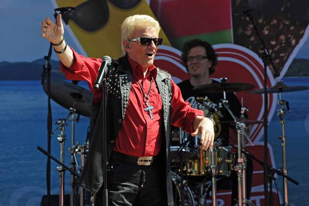 Sänger Heino Kramm. Sänger Heino Kramm während eines Konzertes anläßlich des 80. Geburtstages von Langnese am 30.08.2015 im Europapark Rust.