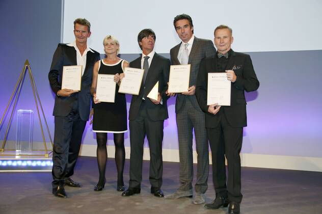 Dr. Michael Groß, Anja Fichtel, Joachim Jogi Löw, Michael Stich und Dr. Hans-Georg Aschenbach bei der Verleihung der Goldenen Sportpyramide 2015 in der Handelskammer. Hamburg, 12.09.2015 Foto:xgbrcix xFuturexImage