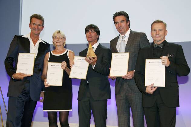Dr. Michael Groß, Anja Fichtel, Joachim Jogi Löw, Michael Stich und Dr. Hans-Georg Aschenbach bei der Verleihung der Goldenen Sportpyramide 2015 in der Handelskammer. Hamburg, 12.09.2015 Foto:xgbrcix xFuturexImage