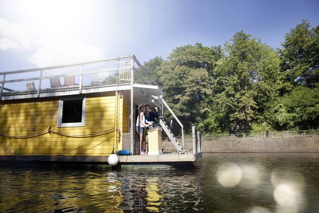 Couple having a trip on a house boat model released Symbolfoto property released  FMKF001978