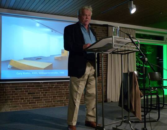 15.09.17 wpBerlin : bei einer Archivpräsentation des Galeristen, Sammlers und Mäzens Rolf RICKE kamen auch Künstler, die Ricke langjährig vertreten hat, wie hier auf dem Foto Gary KUEHN aus Kalifornien