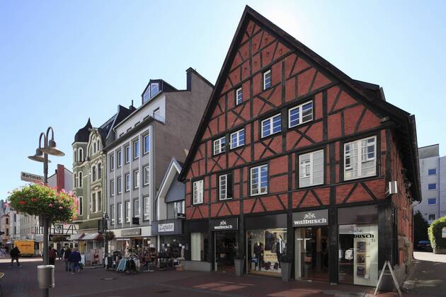 Gravemanns Hof, Fachwerkhaus und Ackerbuergerhaus, Wohnhaus und Geschaeftshaus Kunibertistrasse 16 in Recklinghausen, Ruhrgebiet, Nordrhein-Westfalen D-Recklinghausen, Ruhrgebiet, Westfalen, Nordrhein-Westfalen, NRW, Gravemanns Hof, Wohnhaus und Geschaeftshaus Kunibertistrasse 16, Fachwerkhaus, Ackerbuergerhaus, D-Recklinghausen, Ruhr area, Westphalia, North Rhine-Westphalia, NRW, Gravemanns Hof, residential house and business house Kunibertistrasse 16, half-timbered house
