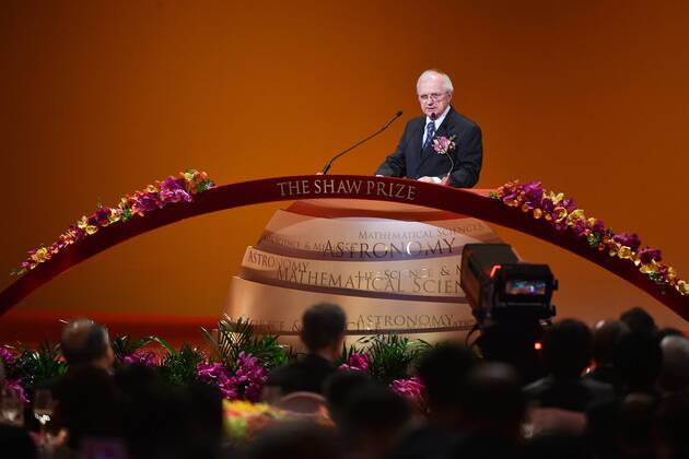 (150924) -- HONG KONG, Sept. 24, 2015 -- Professor Henryk Iwaniec, winner of the Shaw Prize in Mathematical Sciences, speaks at the presentation ceremony of the annual Shaw Prize in Hong Kong, south China, Sept. 24, 2015. A presentation ceremony of the annual Shaw Prize was held Thursday in Hong Kong, with five U.S. and German scientists commended for their prominent work in astronomy, life science and medicine, and mathematical science. ) (zkr) CHINA-HONG KONG-SHAW PRIZE(CN) WuxYongjian