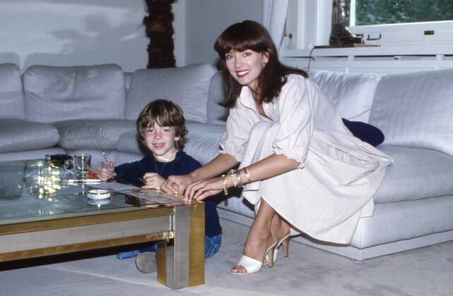 Die deutsche Schauspielerin Iris Berben mit Sohn Oliver, Deutschland 1970er Jahre. German actress Iris Berben with her son Oliver, Germany 1970s. 24x36Dia83 Copyright: HeinzxBrowers UnitedArchives2000451