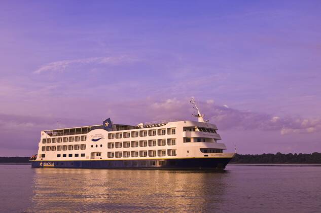 Iberostar Grand Amazon Kreuzfahrtschiff am Amazonas in Brasilien McPMDF McPMDF