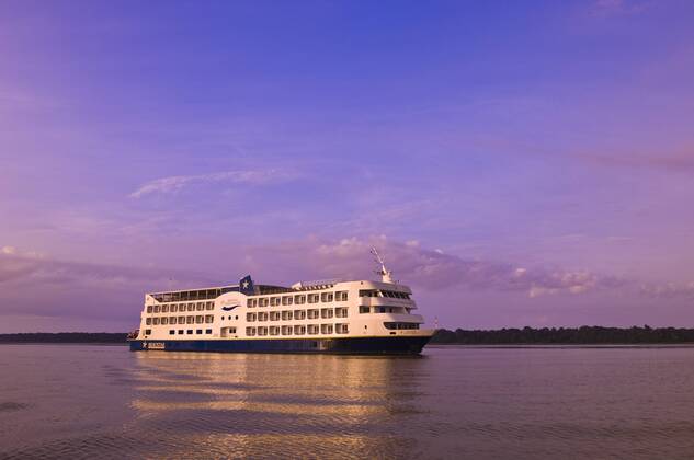Iberostar Grand Amazon Kreuzfahrtschiff am Amazonas in Brasilien McPMDF McPMDF