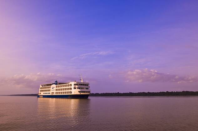 Iberostar Grand Amazon Kreuzfahrtschiff am Amazonas in Brasilien McPMDF McPMDF