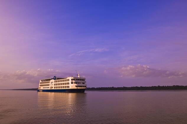 Iberostar Grand Amazon Kreuzfahrtschiff am Amazonas in Brasilien McPMDF McPMDF