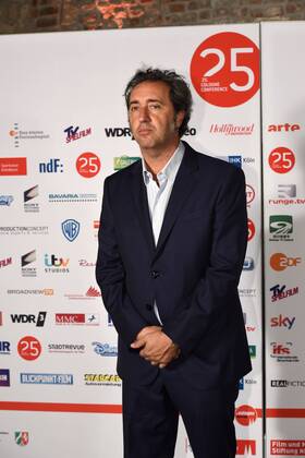 Der italienische Filmemacher Paolo Sorrentino kommt am 01.10.2015 in Köln zur Preisverleihung der 25. Cologne Conference. Ausgezzeichnet werden herausragende Leistungen aus der internationalen Film- und Fernsehbranche. Vom 25.09. bis 01.10. findet das Festival für herausragendes Fernsehen und unabhängige Filmkultur in Köln statt.