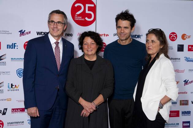 von links: Andreas WOLTER, Buergermeister Koeln, Martina RICHTER, Deutschland, Direktorin der Cologne Conference, Tom TYKWER, Deutschland, Regisseur, Petra MUELLER, Müller, Geschaeftsfuehrerin der Filmstifung NRW, Roter Teppich, Red Carpet Show, Preisverleihung der Cologne Conference in Koeln, 01.10.2015.