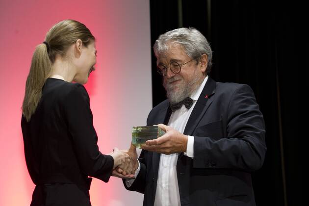 von links: Preistaegerin Nora von WALDSTAETTEN, von Waldstätten, AUT, Schauspielerin, Raymund WITTE, Koeln Plus Partner, Stifter, Preisverleihung der Cologne Conference in Koeln, 01.10.2015.