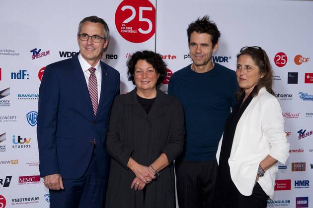 von links: Andreas WOLTER, Buergermeister Koeln, Martina RICHTER, Deutschland, Direktorin der Cologne Conference, Tom TYKWER, Deutschland, Regisseur, Petra MUELLER, Müller, Geschaeftsfuehrerin der Filmstifung NRW, Roter Teppich, Red Carpet Show, Preisverleihung der Cologne Conference in Koeln, 01.10.2015.