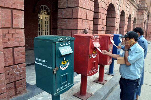 (151009) -- LAHORE, Oct. 9, 2015 -- Pakistani people post letters in a mailbox on the World Post Day in eastern Pakistan s Lahore, Oct. 9, 2015. World Post Day is celebrated each year on Oct. 9, the anniversary of the establishment of the Universal Postal Union (UPU) in 1874 in Berne, the Swiss capital. ) PAKISTAN-LAHORE-WORLD POST DAY JamilxAhmed 